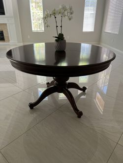 Round Dining Table Seats 6 People