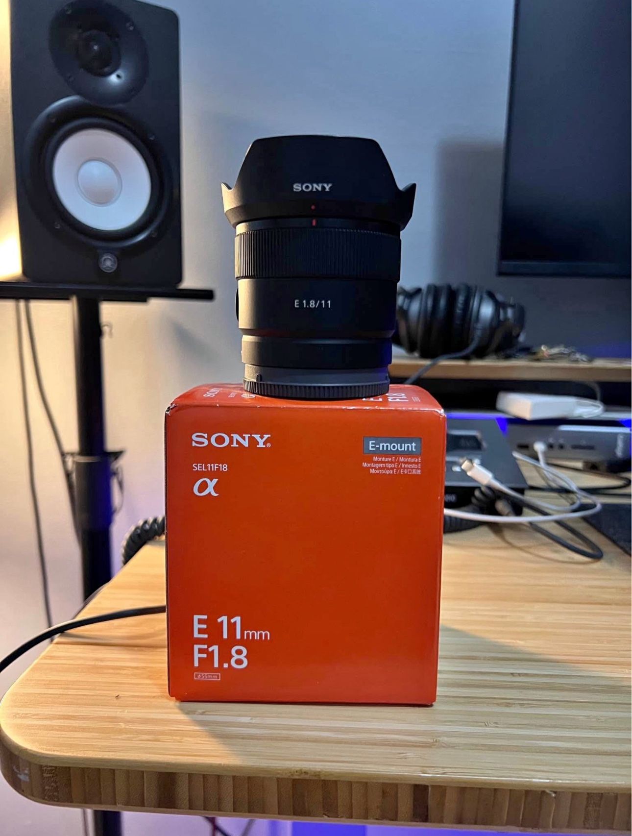 Sony-E 11mm F1.8 (Near-Mint Condition)