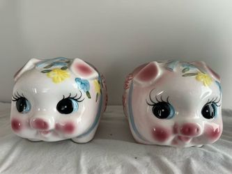 One pair of pig bank