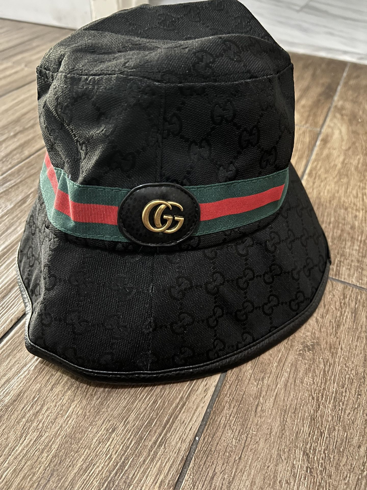 black gucci bucket hat