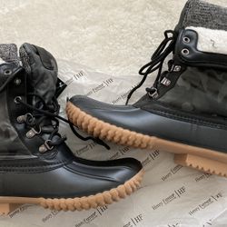 Boots -NEW - Women’s size 9