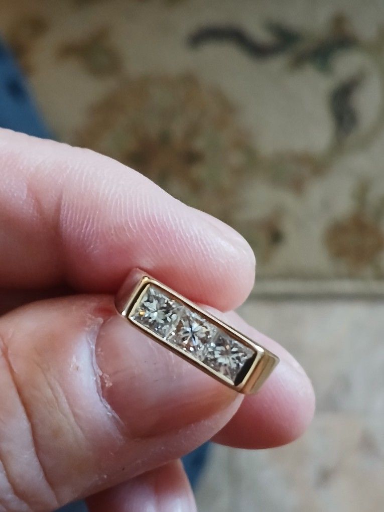 14k Diamond Ring. 3 Princess Cut Diamonds.