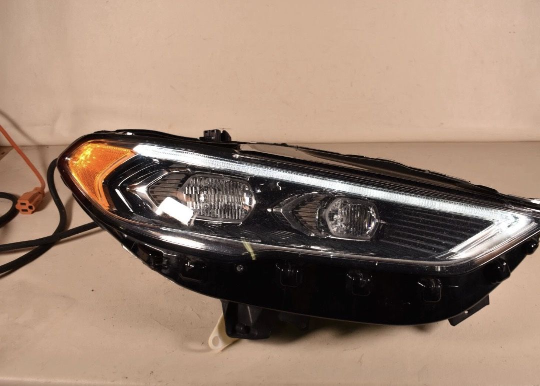 17-20 FORD FUSION TITANIUM RIGHT PASSENGER SIDE HEADLIGHT LED HEAD LIGHT OEM