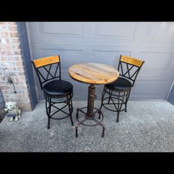 Table /2 Chairs