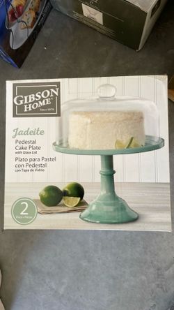 Brand new 10 inch pedestal cake plate with glass lid