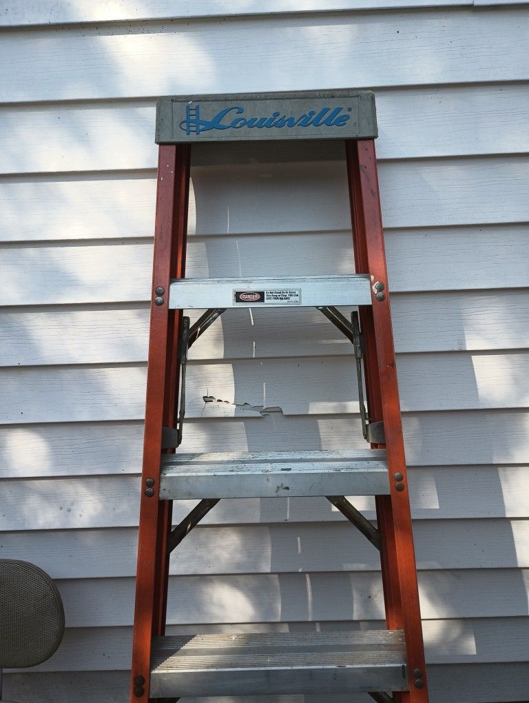 Louisville Step Ladder Model FS1006