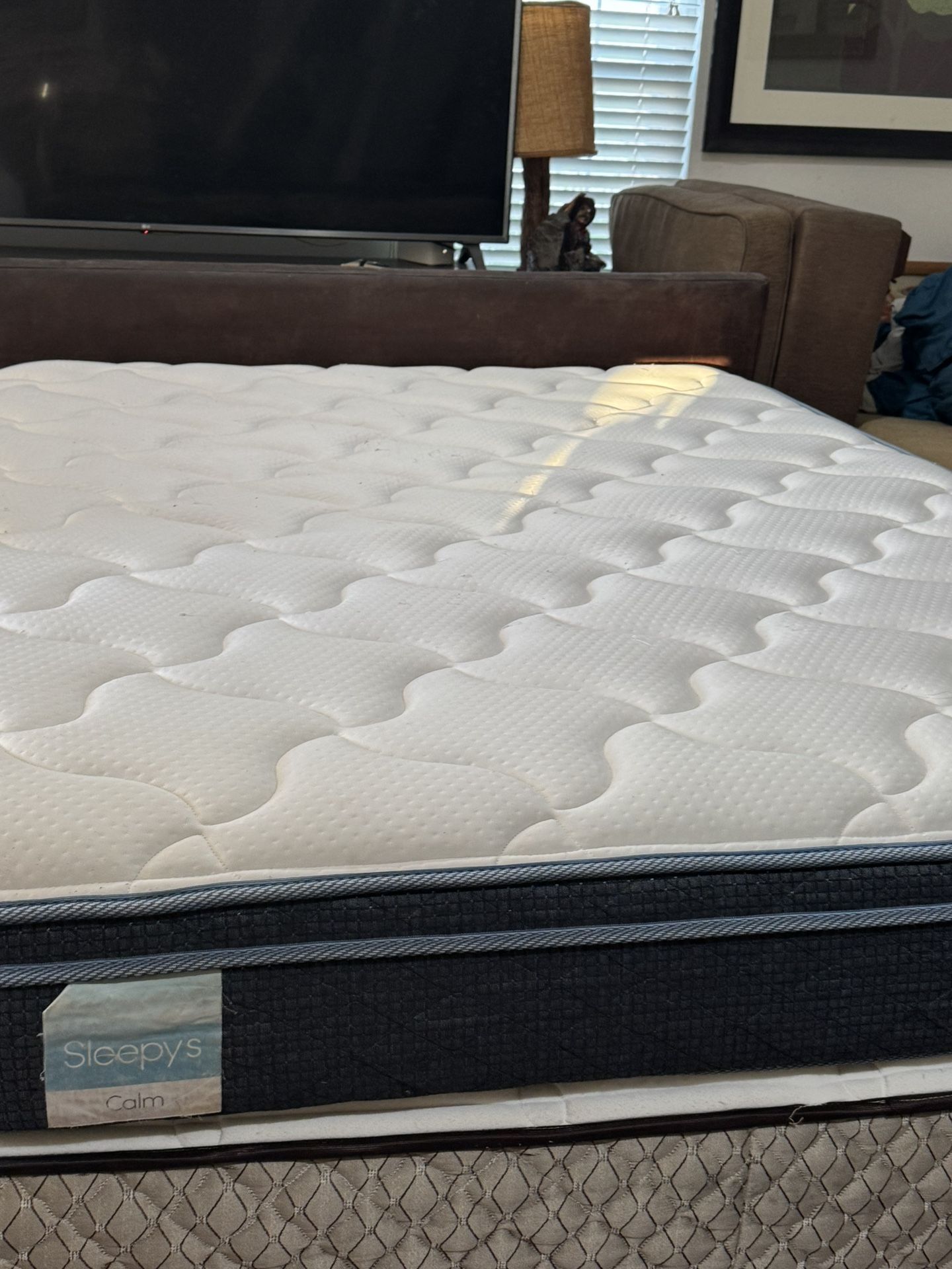 USED QUEEN SIZE PILLOWTOP MATTRESS WITH BOX SPRINGS DELIVERY 🚚 AVAILABLE