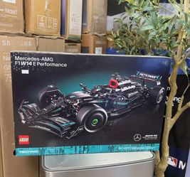 New sealed Lego Mercedes - AMG F1 W14 E performance technic set 42171