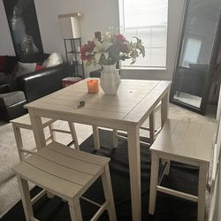 Dining Room Table With 4 Bar Stools
