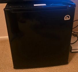 Igloo mini fridge with freezer ⚠️ Until Friday ⚠️