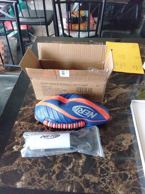 NERF SPIRAL GRIP MINI FOOTBALL WITH PUMP BRAND NEW BLUE & ORANGE