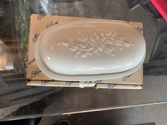 Porcelain butter dish