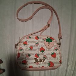 ♡♡♡ JUICY COUTURE ♡♡♡ ☆☆☆ HARD TO GET STRAW BERRY PRINT PURSE ☆☆☆