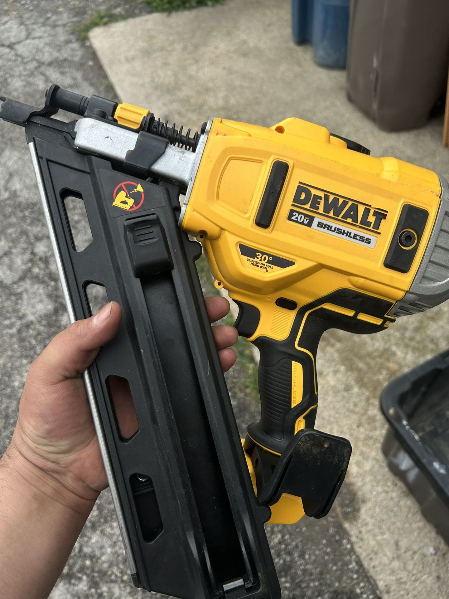 Dewalt 20v Brushless 30 Degree Angle Nail Gun