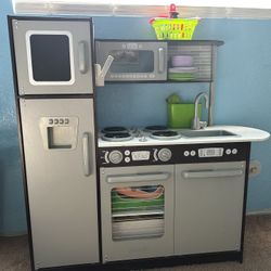 KidKraft Play Kitchen