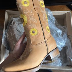 WOMENS MEXICAN STYLE BOOTS SIZE 7.5