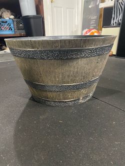 20 Gallon Whiskey Barrel Style Outdoor Planter