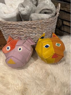 Crate And Barrel Woof And Ruff Wall Decor Set.