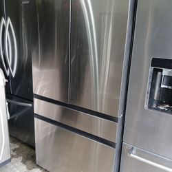 SAMSUNG STAINLESS STEEL 4 DOOR BESPOKE FLEX REFRIGERATOR/ small Dent