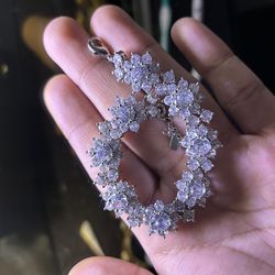 Flower diamond bracelet