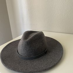 Wide brim hat