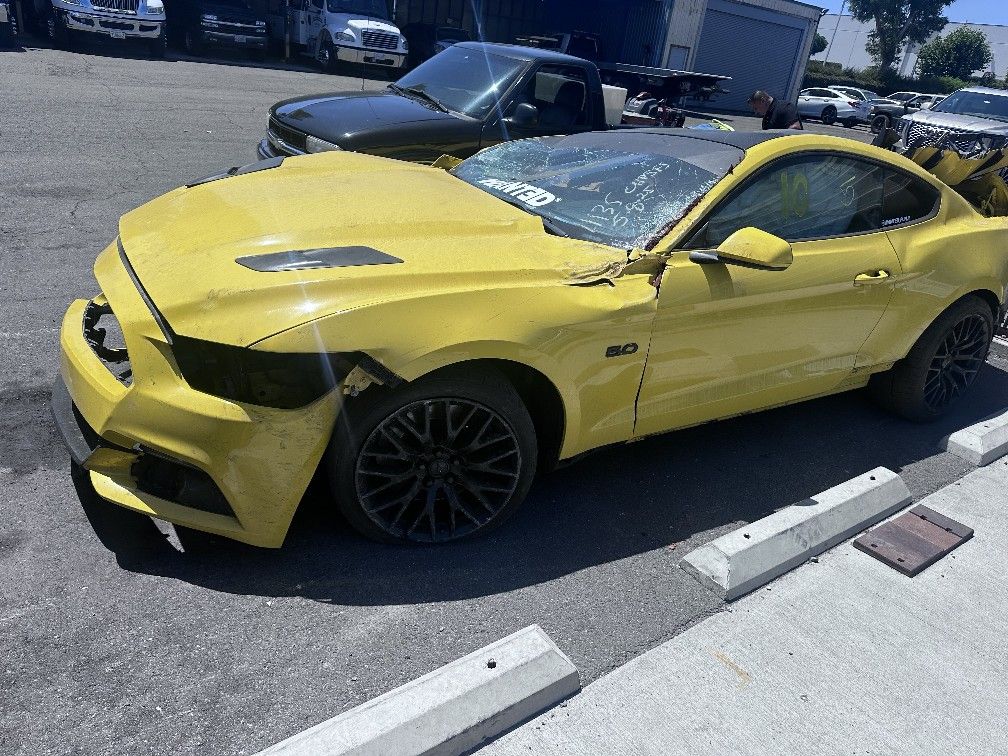 2017 Ford Mustang Gt 6Speed !