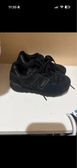 New Balance Black Sneakers