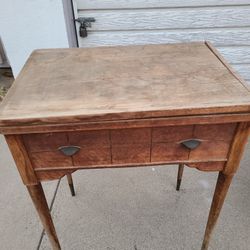 VINTAGE SINGER SEWING MACHINE 