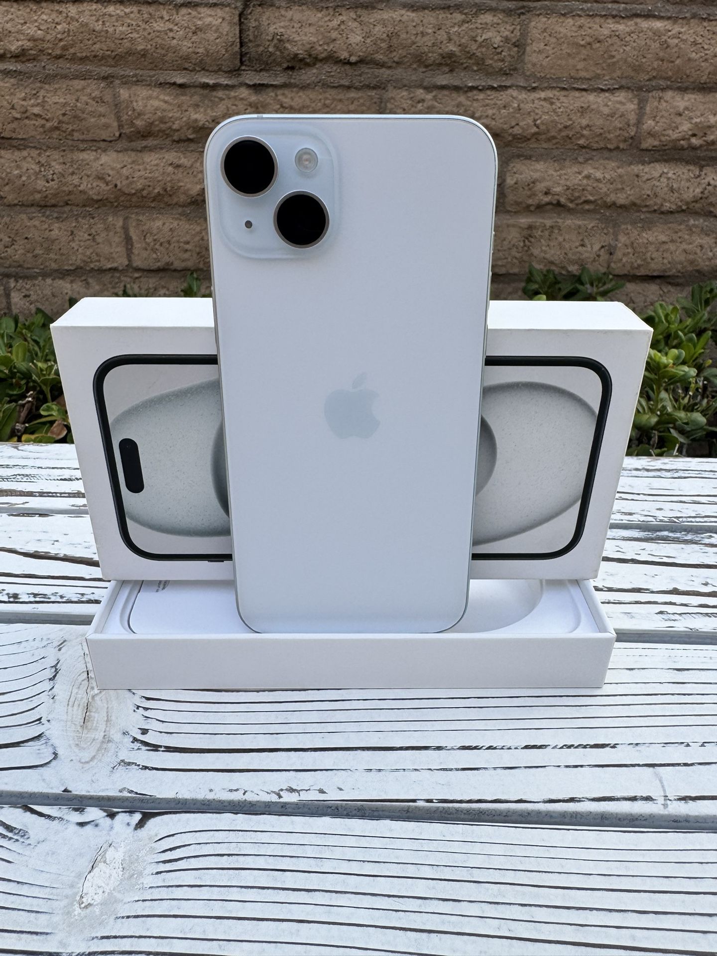 IPhone 15 PLUS 128 GB, PRISTINE! UNLOCKED. . Hablo Espanol.