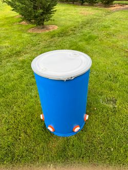 Chicken feeder