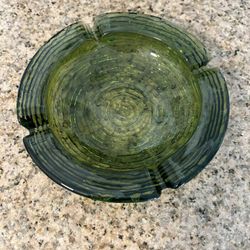 Retro MCM VINTAGE Emerald GREEN GLASS ASHTRAY 6 1/4 “ diameter 4 RESTS
