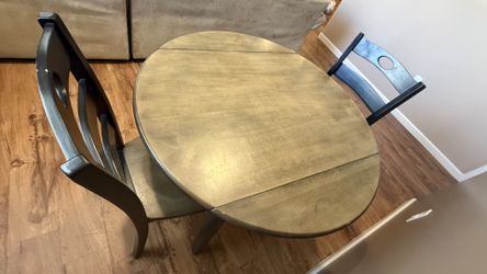 Ashley Signature Dinning Table With 2 Chairs