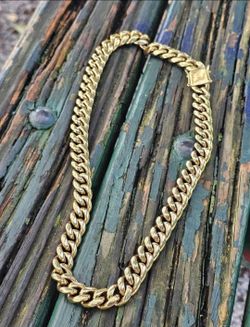 I deliver I ship 14k Gold plated chain