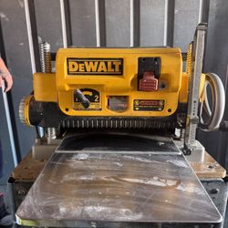 DEWALT 13 in. W 15.0 AMP BENCHTOP PLANER 