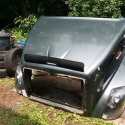 2004-2015 Volvo hood Vnl 780 $1100.....neg