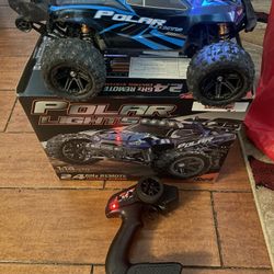 1:14 All Terrain 4WD Off-Road RC Truck Fast 40+ KPH, 4X4 Waterproof with 2 Rechargeable Batteries