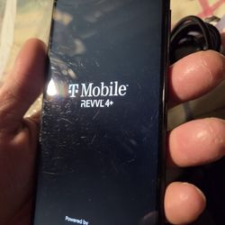 REVVL4+ WORKS PERFECT. UNLOCKED.