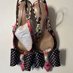 Betsy Johnson Rose Dot Floral women’s shoe in size 8