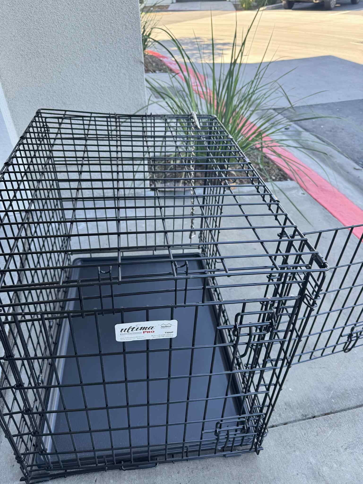 MidWest Side-By-Side SUV Pet Crate 30.5 inches x 21.5 x 23.5 high
