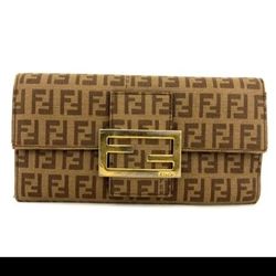 Fendi Long  Leather Wallet. Pre Owned Very Good Condition 
