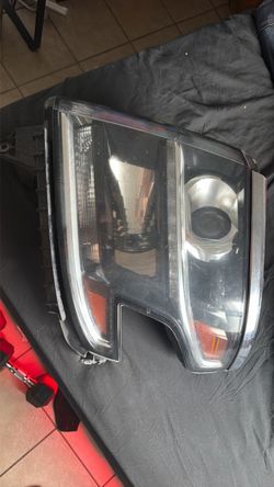 Chevy Tahoe 2015 headlight ! New