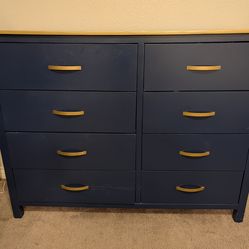 Dresser 8