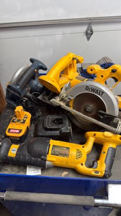 Dealt 18v tools