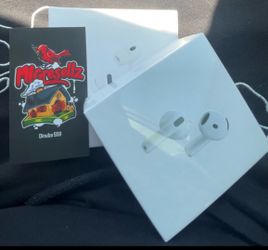 Apple AirPods Pro (2&4gen) with MagSafe Charging Case (USB-C)