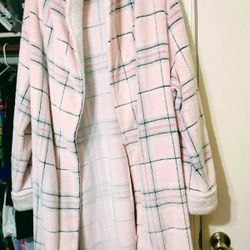 Ladies 2X Warm Bathrobe With pockets & Tie wrap
