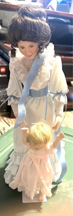 Mother and daughter porcelain doll set
