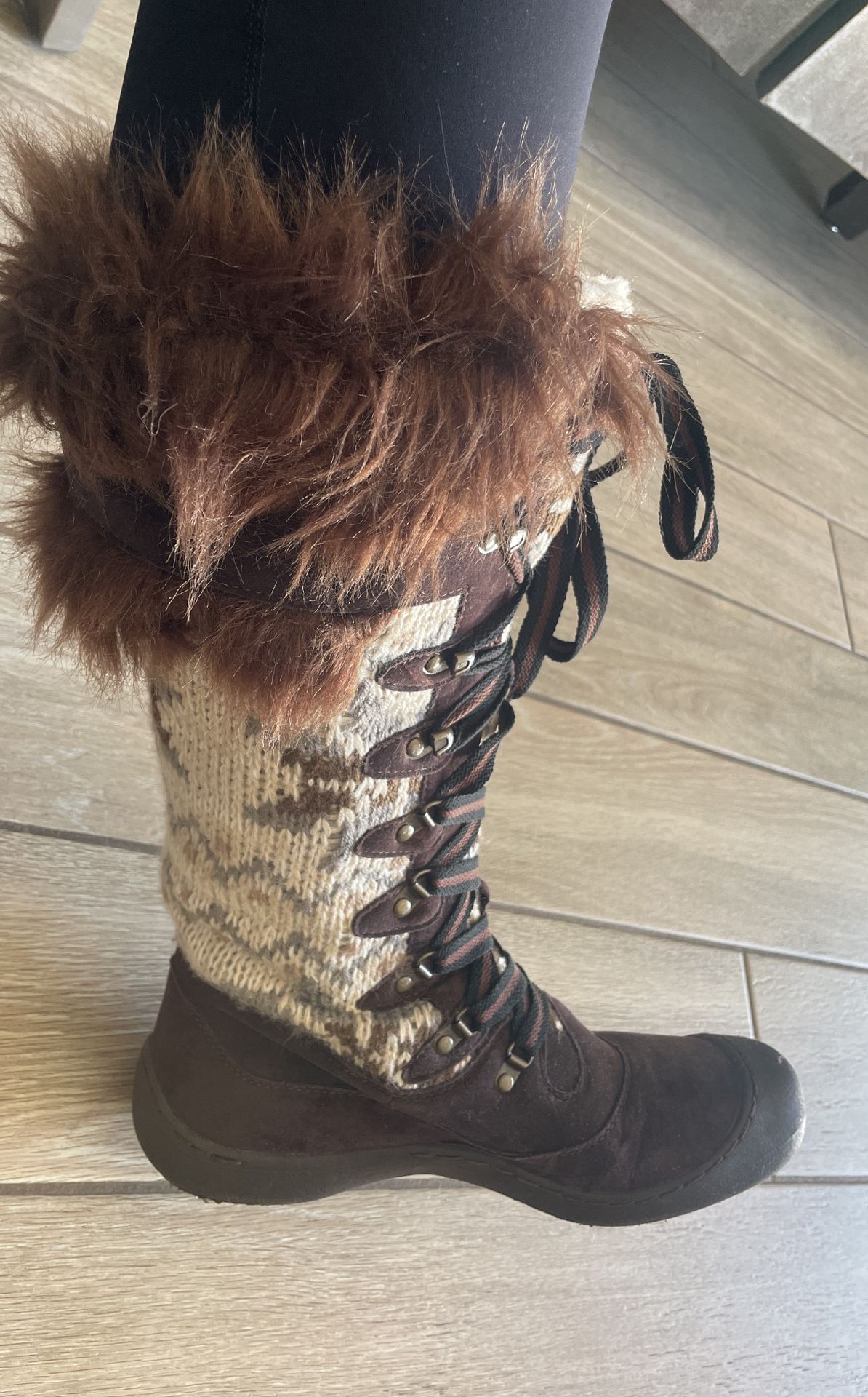 Brown MUK LUKS Snow Boots w/Fur