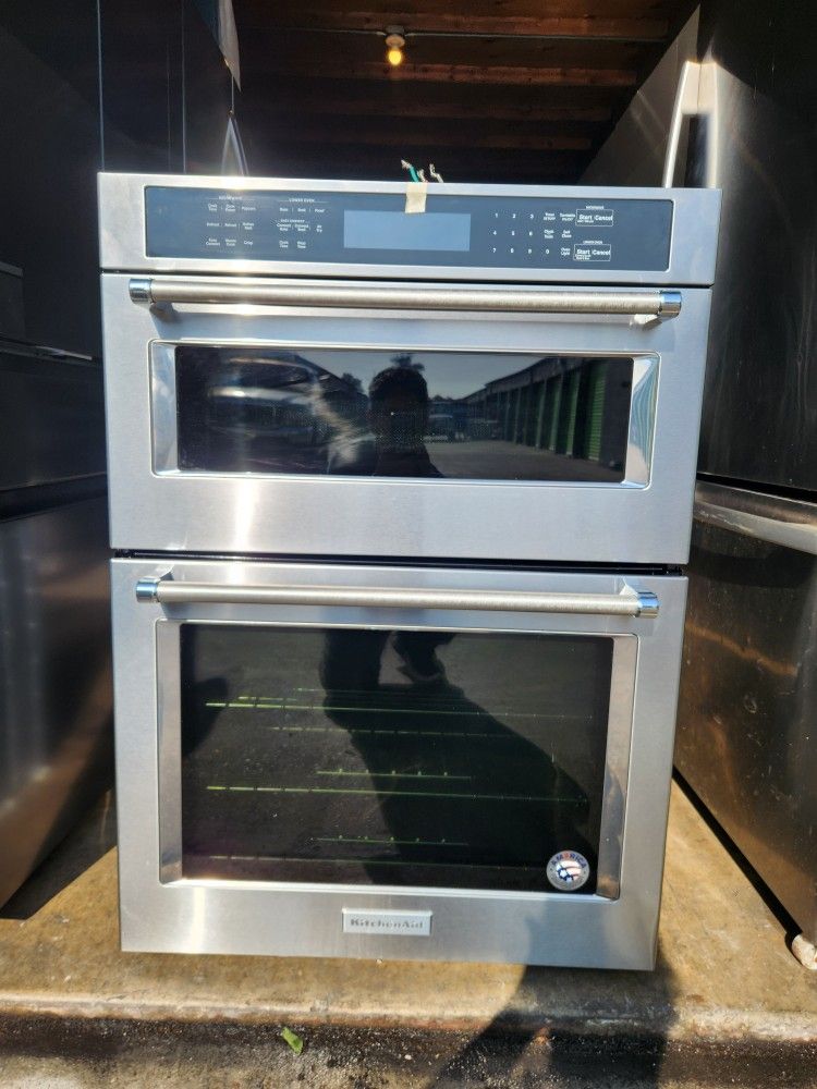 30-inch wide oven. It's a brand new KitchenAid 220V electric combo.