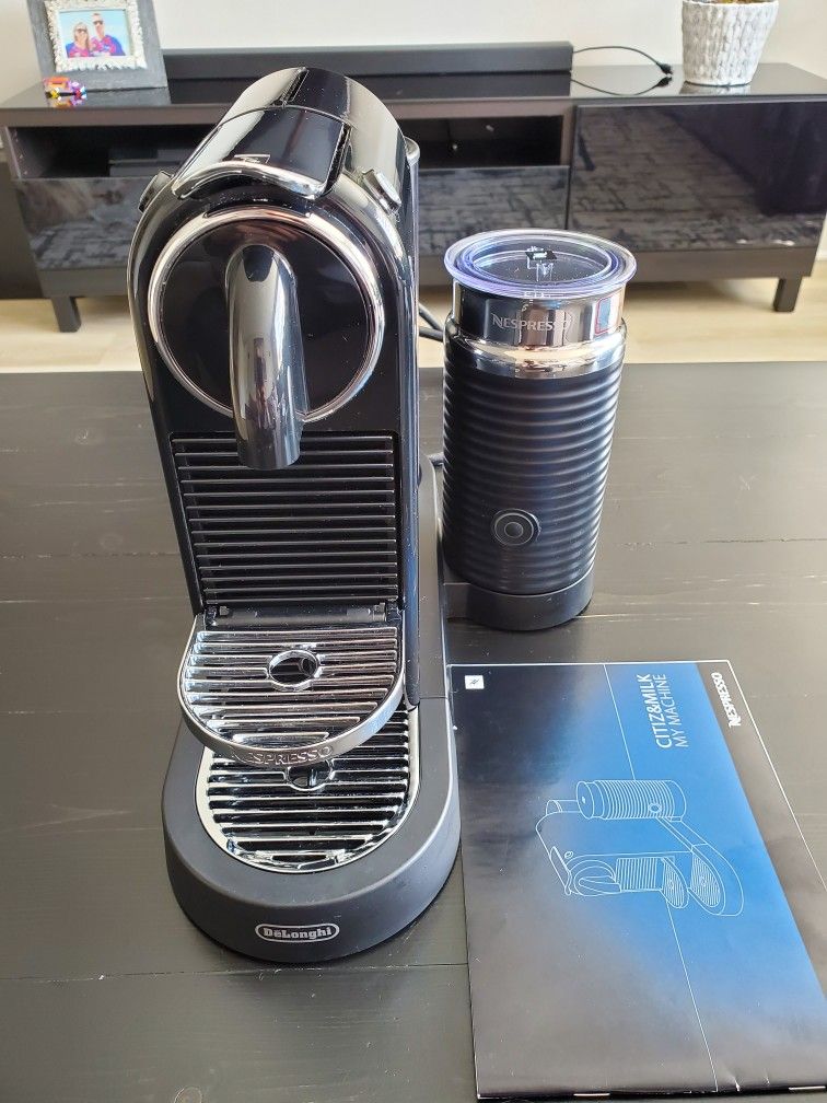 Nespresso Citiz By DeLonghi with milk frother for Sale in Des