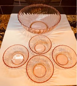 Vintage and beautiful! Arcoroc pink swirl Rosaline pattern serving bowl set